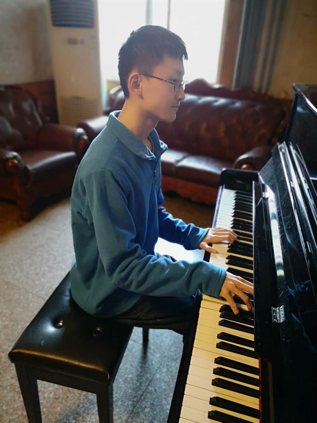 卢涵冰.jpg 卢涵冰.jpg