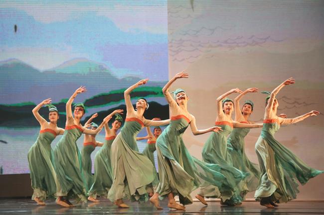 舞蹈《前溪·弄影》获第二届“浙江风格 江南舞韵”舞蹈展演表演奖、创意奖.jpg