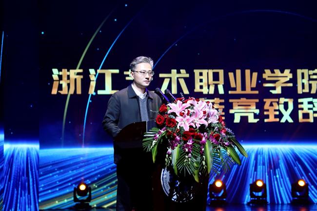 薛亮.jpg 薛亮.jpg