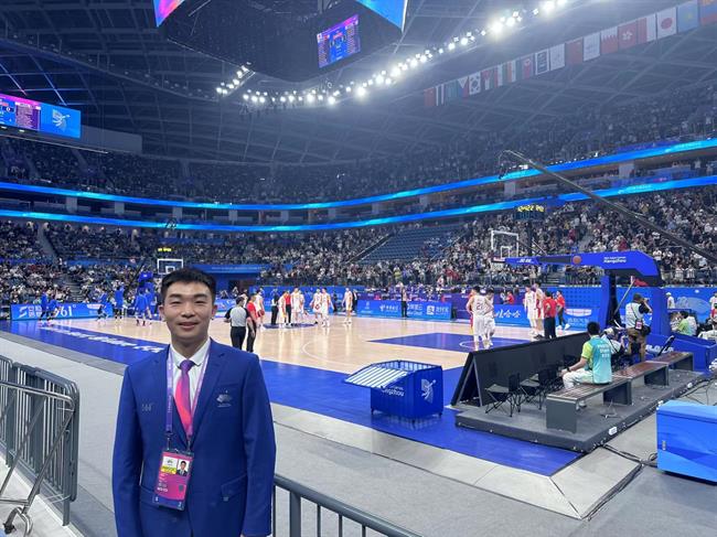 黄思伟1.jpg 黄思伟1.jpg