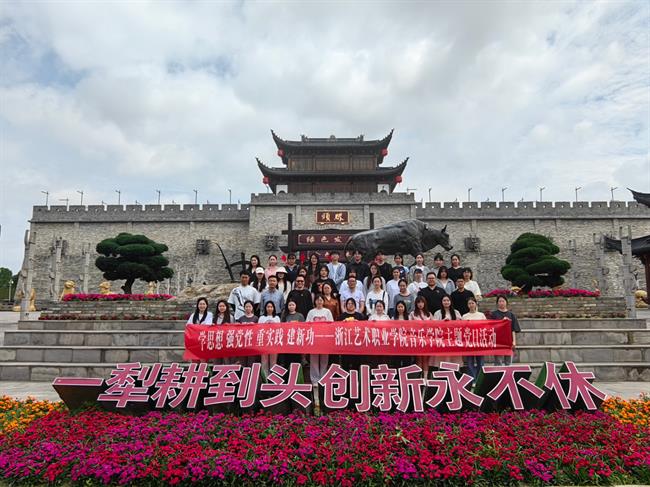 合影2.jpg 合影2.jpg